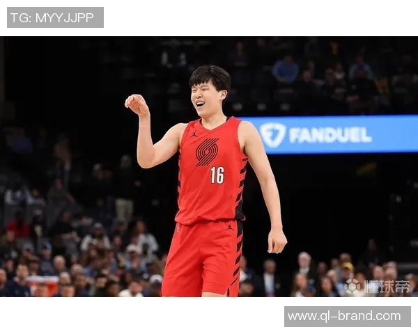 2分1板2帽!可怕的不是杨瀚森在废物时刻进场,而是进攻要挟为零